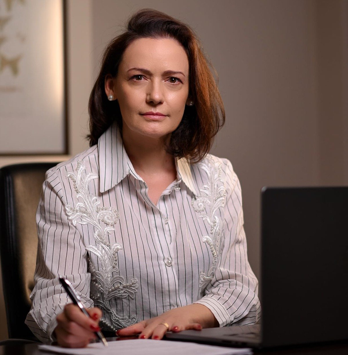 Foto da advogada Leandra Bogoni